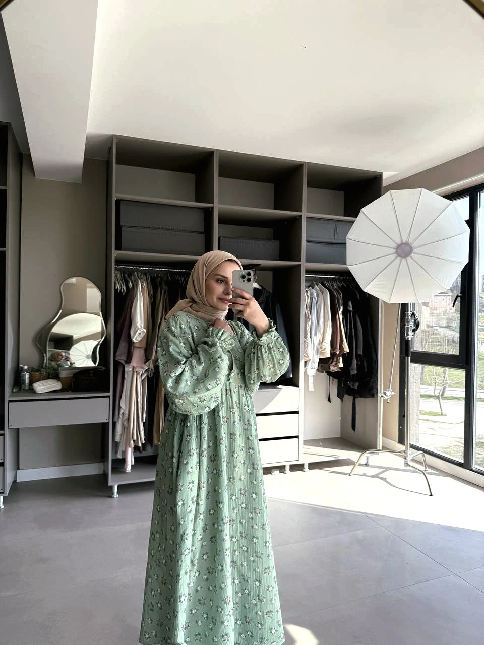 فستان الملسين الخفيف والمريح مناسب للمحجبات