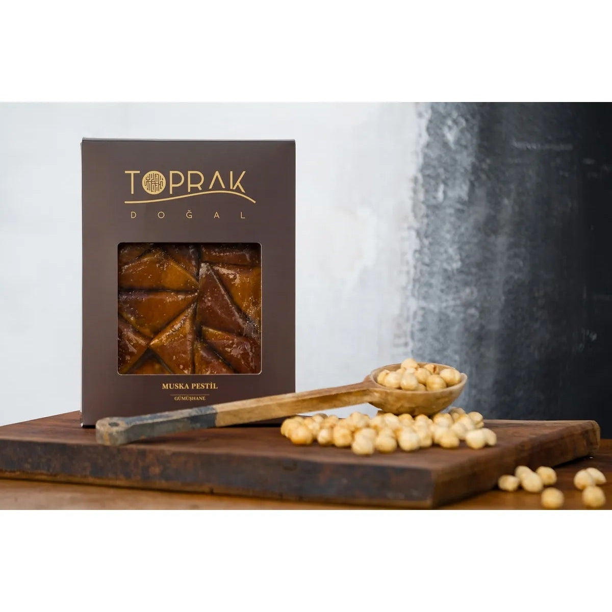 Toprak Dogal Triangle-Shaped Mulberry with Hazelnut Pestil 350g