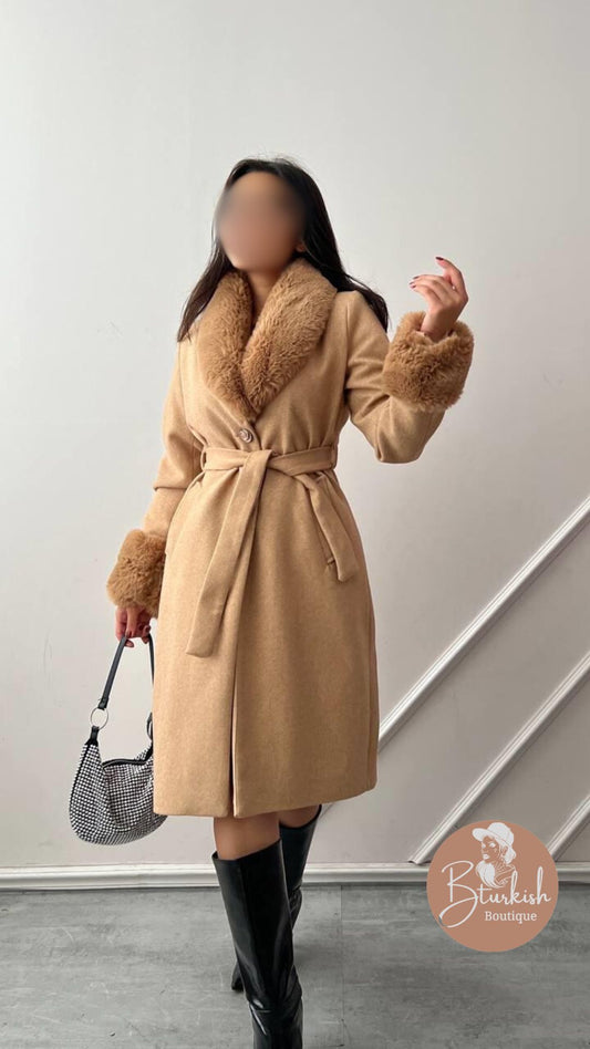 Coat with fur detail