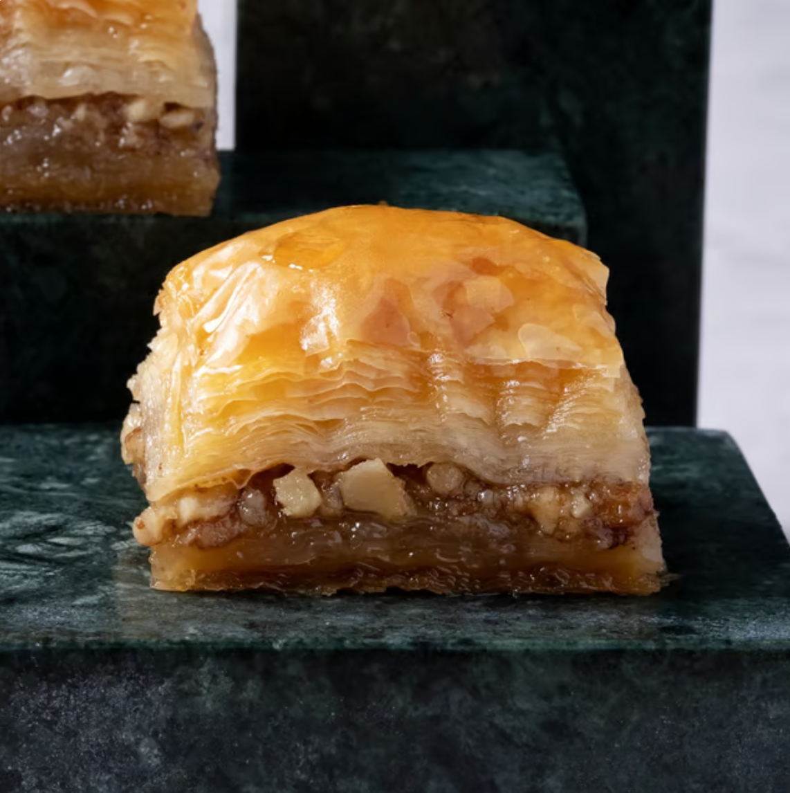 karakoy gulluogle Walnut Baklava 900 gr