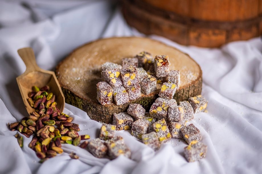 حلقوم مكعبات بالفستق العنتابي