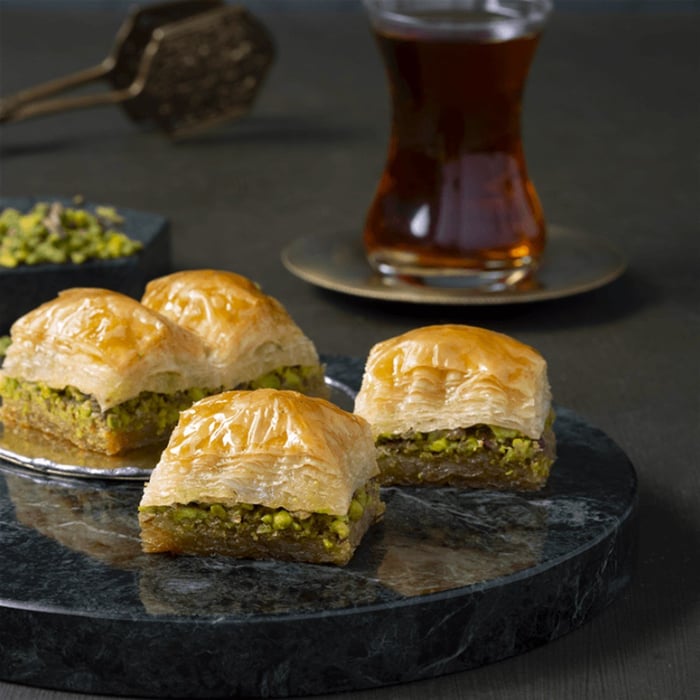 Karakoy gulluoglu Pistachio Baklava 900 gr