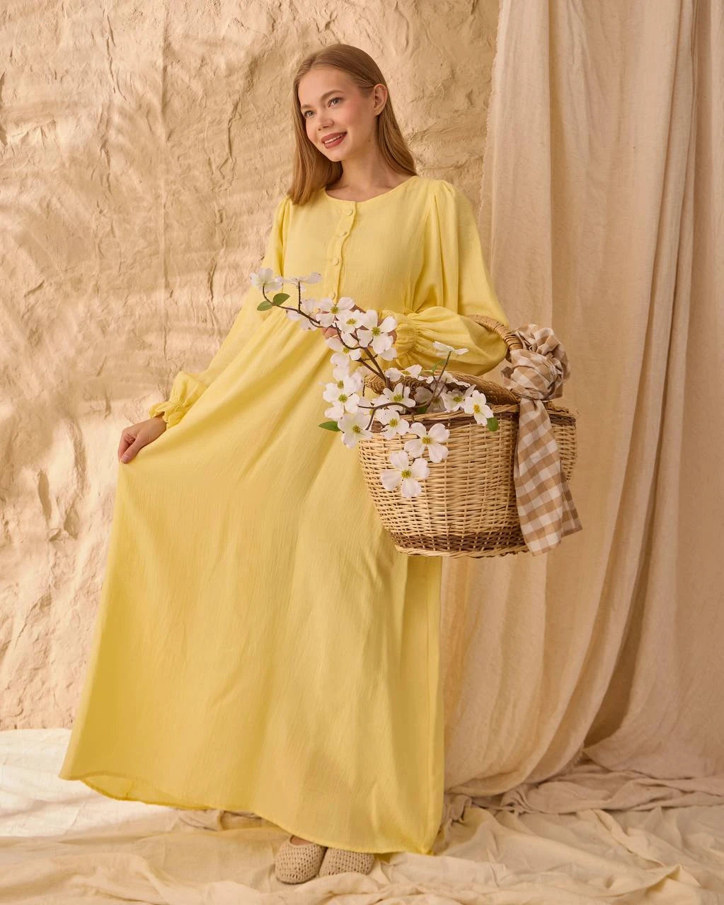 فستان صيفي مصنوع من قماش الملسين الطبيعي والخفيف انيق