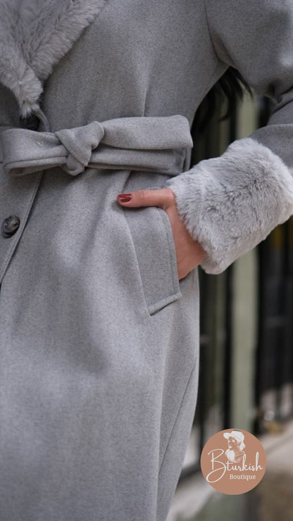 Coat with fur detail